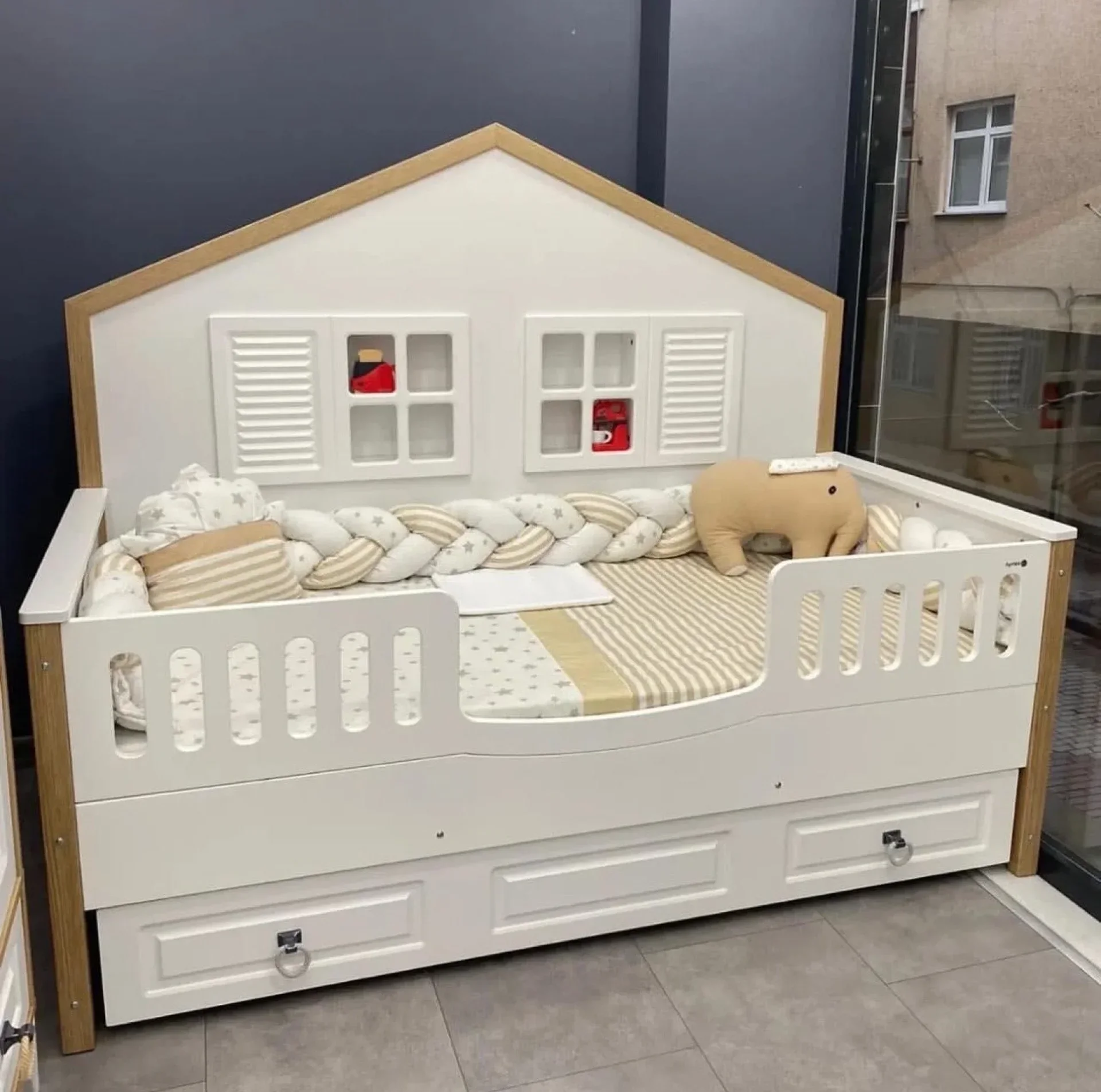 %D0%9C%D0%BE%D0%BD%D1%82%D0%B5%D1%81%D0%BE%D1%80%D0%B8+%D1%81%D0%B0%D0%BD%D0%B4%D0%B2%D0%B8%D1%87+%D0%BB%D0%B5%D0%B3%D0%BB%D0%BE+%D1%81+%D0%B4%D0%B5%D0%BA%D0%BE%D1%80%D0%B0%D1%82%D0%B8%D0%B2%D0%BD%D0%B8+%D1%80%D0%B0%D1%84%D1%82%D1%87%D0%B5%D1%82%D0%B0+%22Boss+Mila%22+%D0%91%D1%8F%D0%BB%2F%D0%94%D1%8A%D1%80%D0%B2%D0%BE+90%2A190%D1%81%D0%BC.