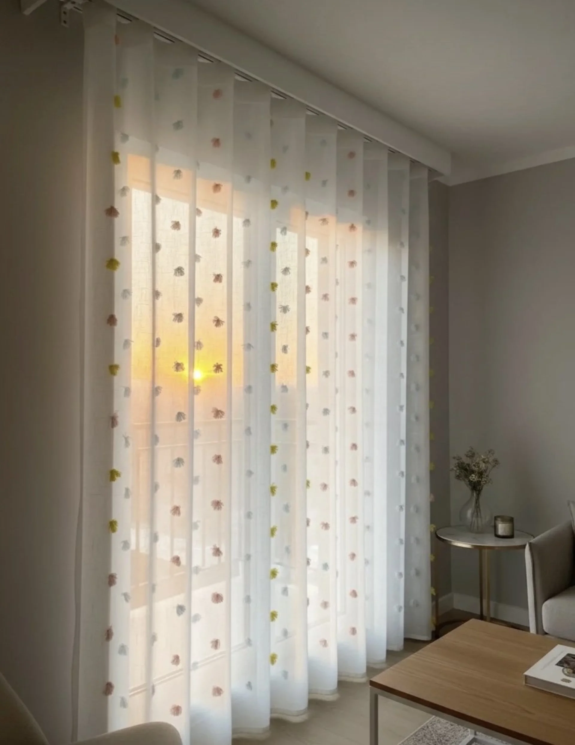 %D0%94%D0%B5%D1%82%D1%81%D0%BA%D0%BE+%D1%82%D1%8E%D0%BB+%D0%BF%D0%B5%D1%80%D0%B4%D0%B5+%D1%81+%D1%86%D0%B2%D0%B5%D1%82%D0%BD%D0%B8+%D0%BF%D0%BE%D0%BC%D0%BF%D0%BE%D0%BD%D0%B8%2C+%D1%81+%D0%BF%D0%B8%D1%81%D0%BA%D1%8E%D0%BB%D0%B8+%22Prestige+Curtains%22+%D1%80%D0%B0%D0%B7%D0%BB%D0%B8%D1%87%D0%BD%D0%B8+%D1%80%D0%B0%D0%B7%D0%BC%D0%B5%D1%80%D0%B8