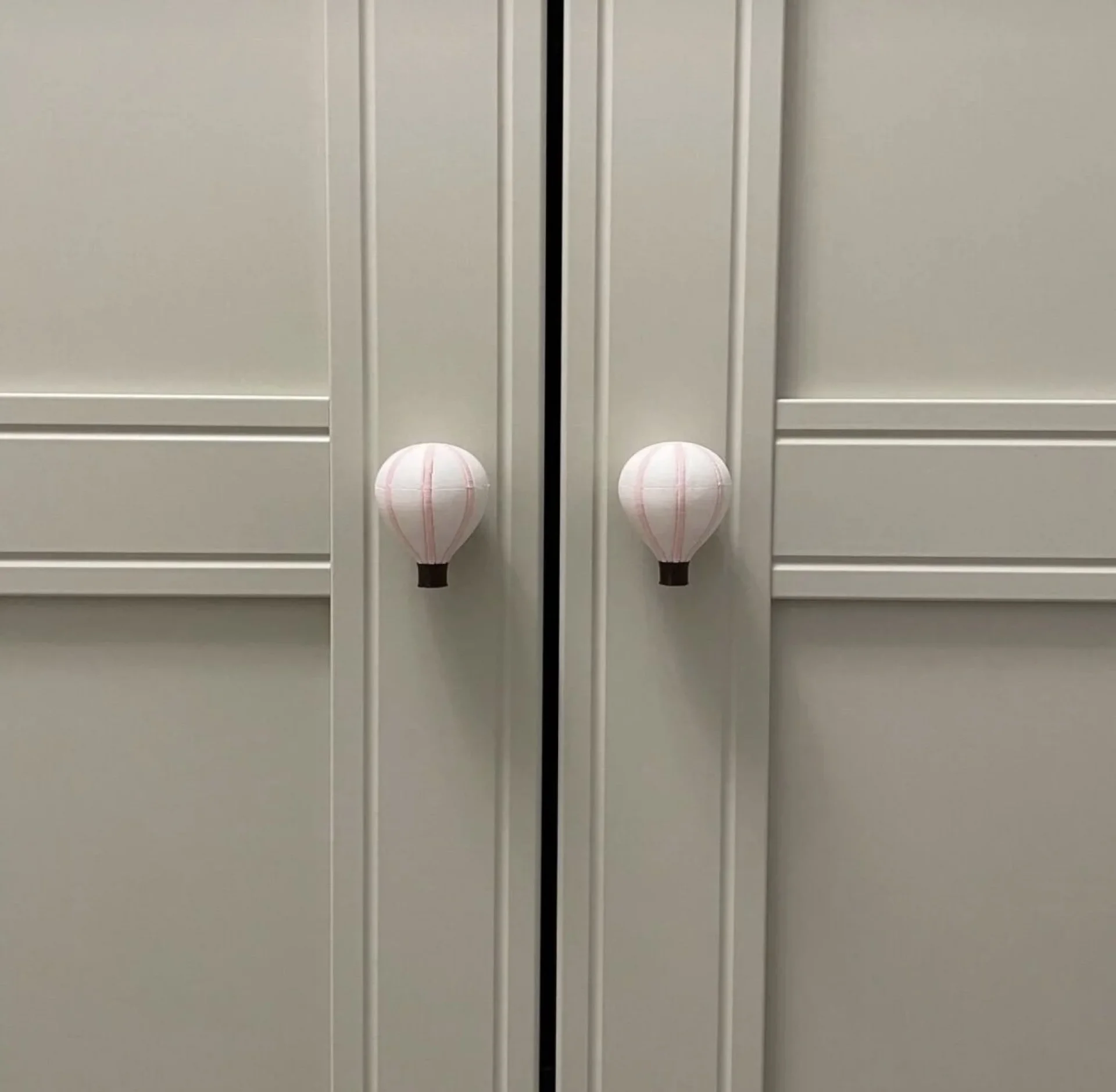 %D0%9A%D0%BE%D0%BC%D0%BF%D0%BB%D0%B5%D0%BA%D1%82+2%D0%B1%D1%80.+%D0%94%D1%80%D1%8A%D0%B6%D0%BA%D0%B8+%D0%B7%D0%B0+%D0%BC%D0%B5%D0%B1%D0%B5%D0%BB%D0%B8+%22Air+Baloon%22+%D0%91%D0%B0%D0%BB%D0%BE%D0%BD+%D1%80%D0%BE%D0%B7%D0%BE%D0%B2