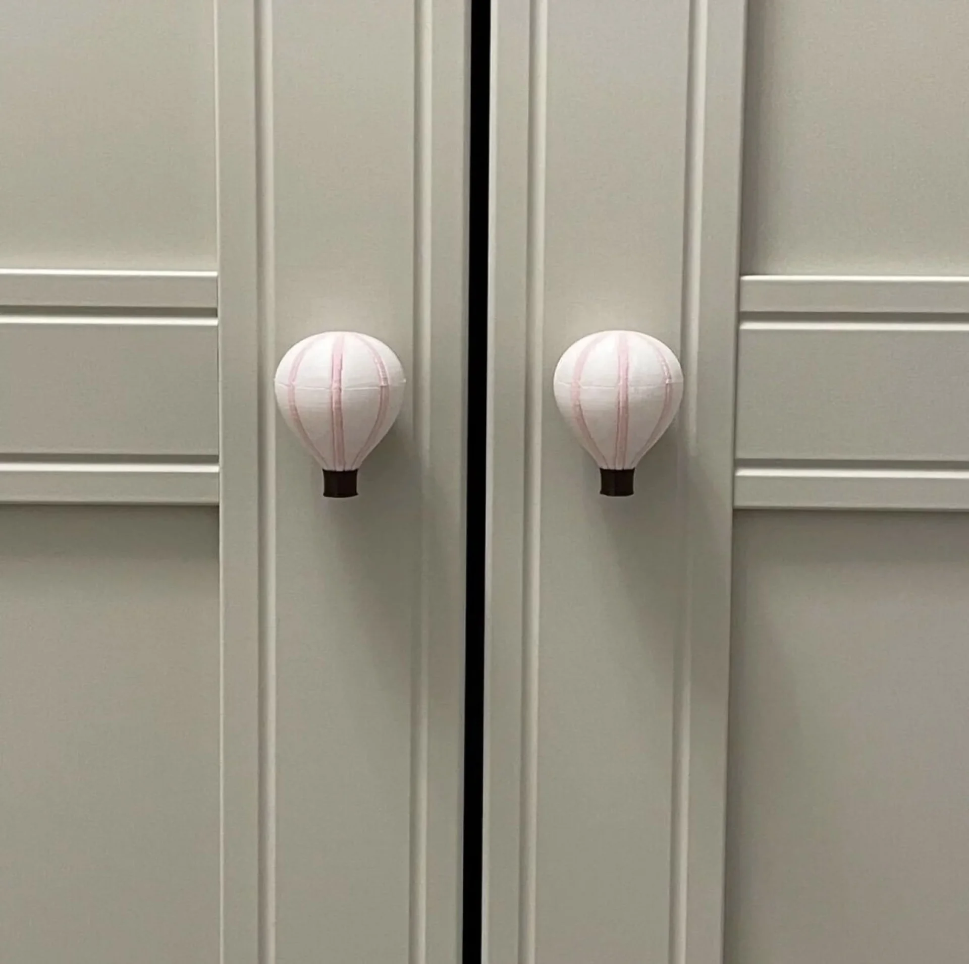 %D0%9A%D0%BE%D0%BC%D0%BF%D0%BB%D0%B5%D0%BA%D1%82+2%D0%B1%D1%80.+%D0%94%D1%80%D1%8A%D0%B6%D0%BA%D0%B8+%D0%B7%D0%B0+%D0%BC%D0%B5%D0%B1%D0%B5%D0%BB%D0%B8+%22Air+Baloon%22+%D0%91%D0%B0%D0%BB%D0%BE%D0%BD+%D1%80%D0%BE%D0%B7%D0%BE%D0%B2