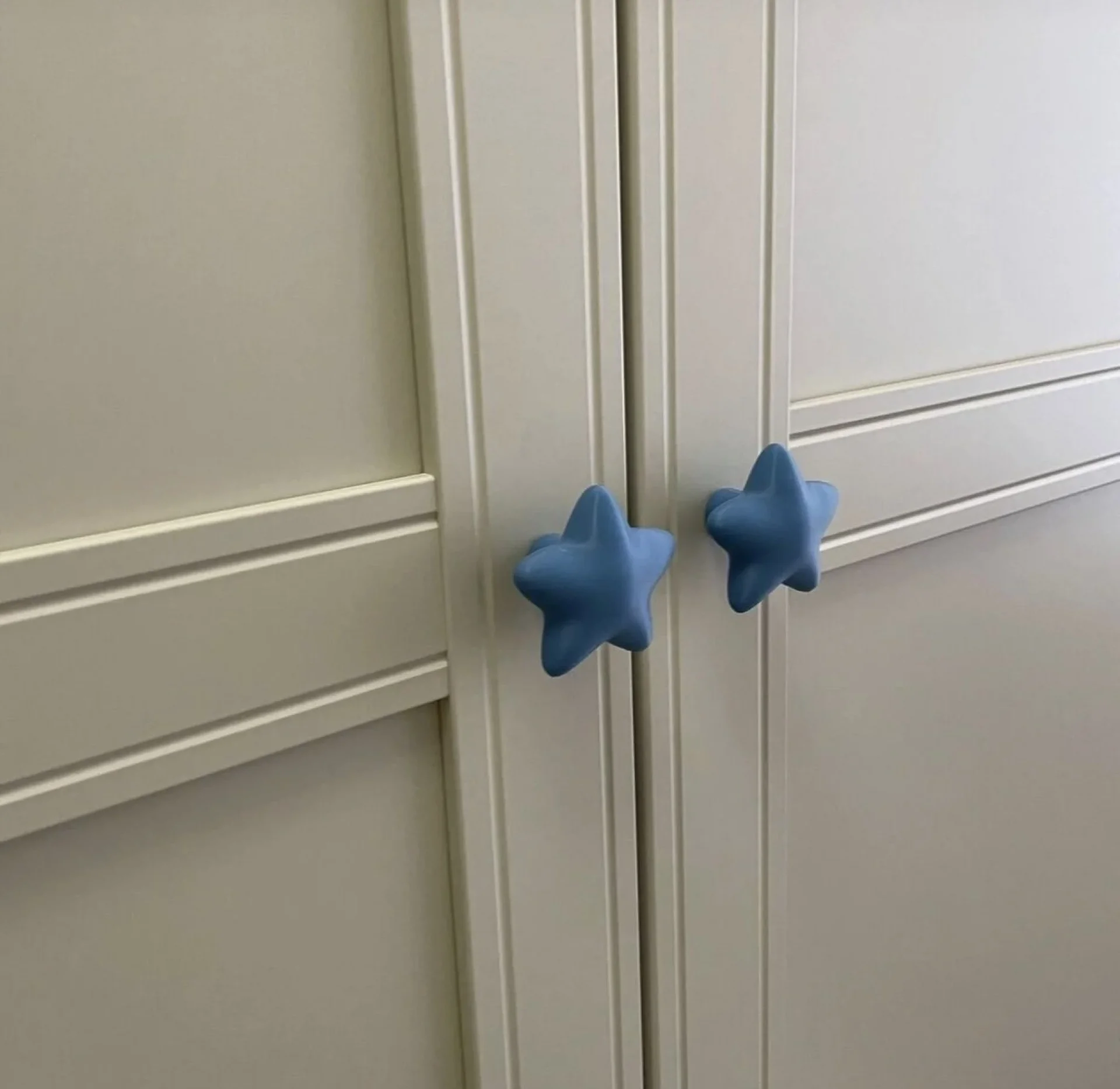 %D0%9A%D0%BE%D0%BC%D0%BF%D0%BB%D0%B5%D0%BA%D1%82+2+%D0%B1%D1%80.+%D0%B4%D1%80%D1%8A%D0%B6%D0%BA%D0%B8+%D0%B7%D0%B0+%D0%BC%D0%B5%D0%B1%D0%B5%D0%BB%D0%B8+%22Blue+Stars%22+%D0%A1%D0%B8%D0%BD