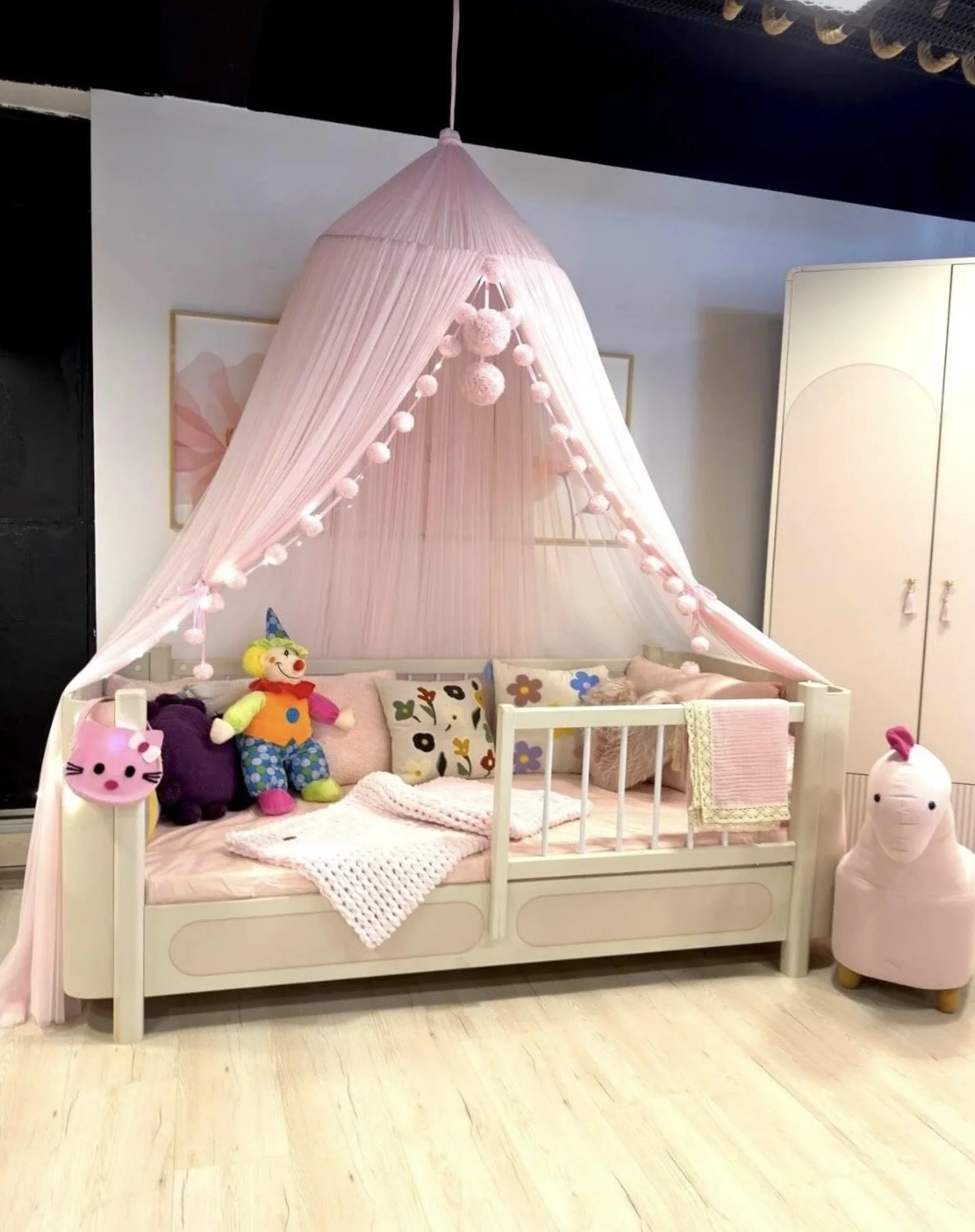 %D0%9F%D1%80%D0%B5%D0%BC%D0%B8%D1%83%D0%BC+%D0%B1%D0%B0%D0%BB%D0%B4%D0%B0%D1%85%D0%B8%D0%BD+%D0%B7%D0%B0+%D0%B7%D0%B0%D0%BA%D0%B0%D1%87%D0%B0%D0%BD%D0%B5+%D0%BD%D0%B0+%D1%82%D0%B0%D0%B2%D0%B0%D0%BD+%D1%81+LED+%D0%BB%D0%B0%D0%BC%D0%BF%D0%B8%D1%87%D0%BA%D0%B8+%22PonPon%22+%D0%B1%D0%B5%D0%B1%D0%B5%D1%88%D0%BA%D0%BE+%D1%80%D0%BE%D0%B7%D0%BE%D0%B2%D0%BE