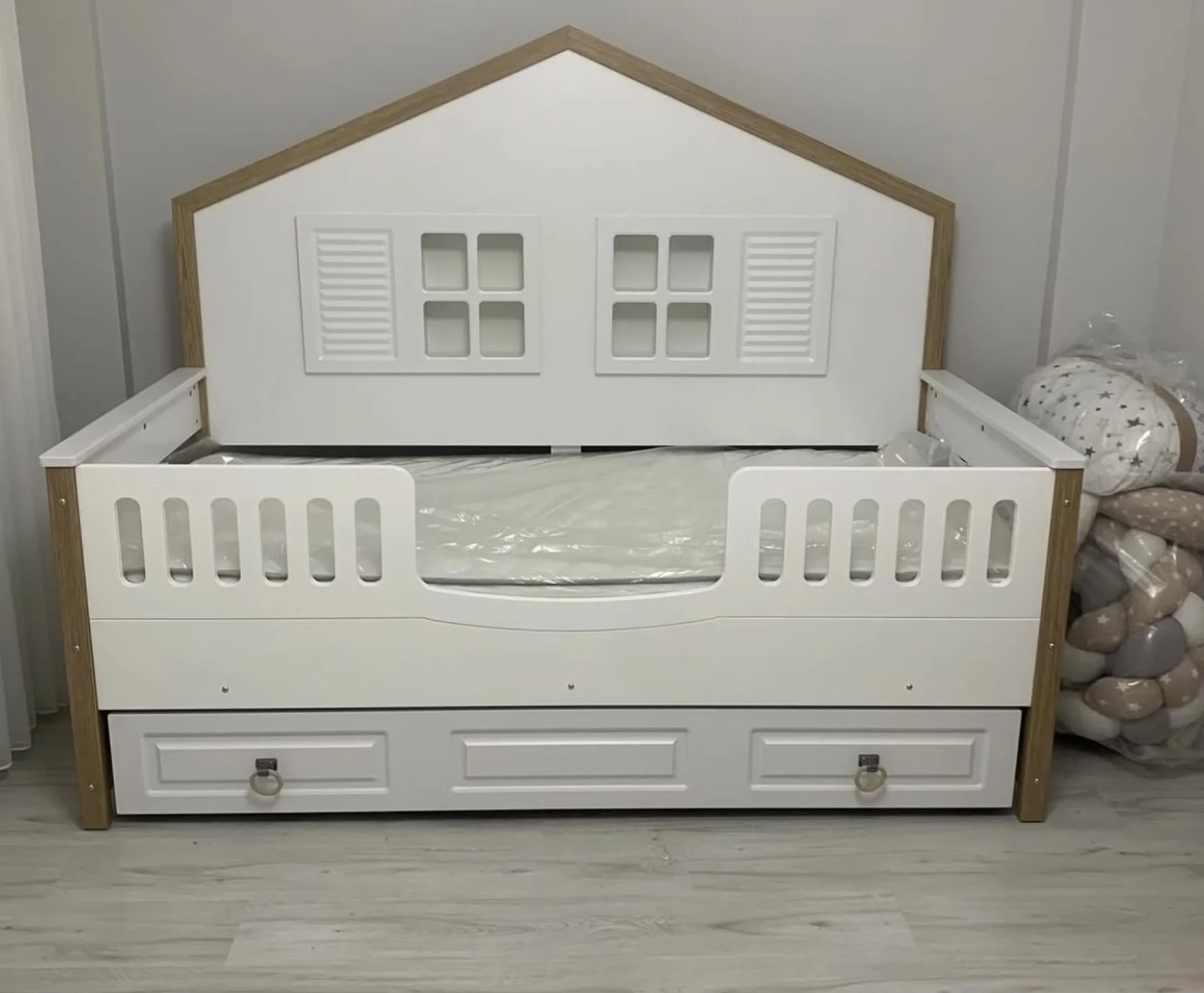 %D0%9C%D0%BE%D0%BD%D1%82%D0%B5%D1%81%D0%BE%D1%80%D0%B8+%D1%81%D0%B0%D0%BD%D0%B4%D0%B2%D0%B8%D1%87+%D0%BB%D0%B5%D0%B3%D0%BB%D0%BE+%D1%81+%D0%B4%D0%B5%D0%BA%D0%BE%D1%80%D0%B0%D1%82%D0%B8%D0%B2%D0%BD%D0%B8+%D1%80%D0%B0%D1%84%D1%82%D1%87%D0%B5%D1%82%D0%B0+%22Boss+Mila%22+%D0%91%D1%8F%D0%BB%2F%D0%94%D1%8A%D1%80%D0%B2%D0%BE+90%2A190%D1%81%D0%BC.