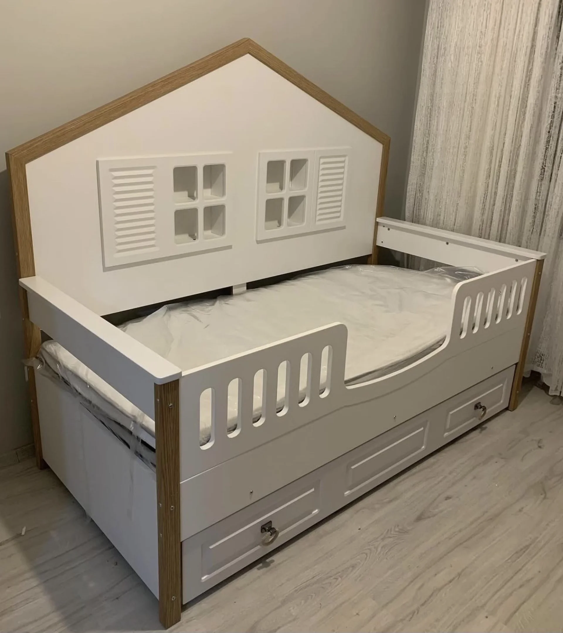 %D0%9C%D0%BE%D0%BD%D1%82%D0%B5%D1%81%D0%BE%D1%80%D0%B8+%D1%81%D0%B0%D0%BD%D0%B4%D0%B2%D0%B8%D1%87+%D0%BB%D0%B5%D0%B3%D0%BB%D0%BE+%D1%81+%D0%B4%D0%B5%D0%BA%D0%BE%D1%80%D0%B0%D1%82%D0%B8%D0%B2%D0%BD%D0%B8+%D1%80%D0%B0%D1%84%D1%82%D1%87%D0%B5%D1%82%D0%B0+%22Boss+Mila%22+%D0%91%D1%8F%D0%BB%2F%D0%94%D1%8A%D1%80%D0%B2%D0%BE+90%2A190%D1%81%D0%BC.