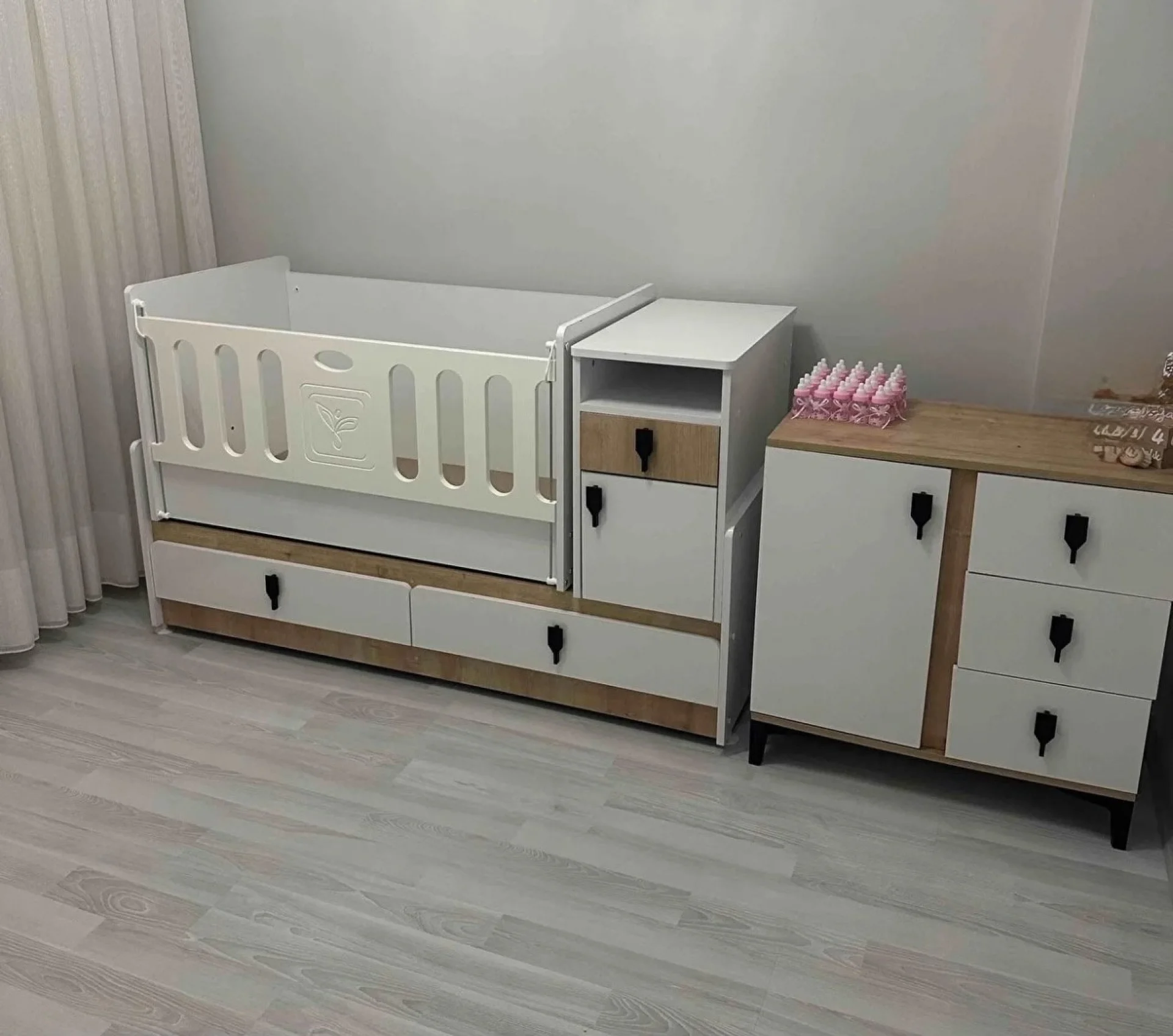 %D0%9A%D0%BE%D0%BC%D0%BF%D0%BB%D0%B5%D0%BA%D1%82+%D0%B7%D0%B0+%D0%B1%D0%B5%D0%B1%D0%B5%D1%88%D0%BA%D0%B0+%D1%81%D1%82%D0%B0%D1%8F+3+%D1%88%D0%B0%D1%81%D1%82%D0%B8+%D1%81+%D0%BA%D0%BE%D1%88%D0%B0%D1%80%D0%B0+%D1%81+%D0%B0%D1%81%D0%B0%D0%BD%D1%81%D1%8C%D0%BE%D1%80+60%D1%85120+%D1%81%D0%BC.+%22Lollipop%22+%D0%B1%D1%8F%D0%BB%2F%D0%B4%D1%8A%D1%80%D0%B2%D0%BE